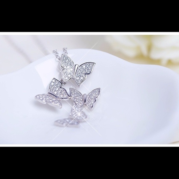 ❤️ STERLING SILVER (925) ZIRCON BUTTERFLY NECKLACE - Picture 8 of 8